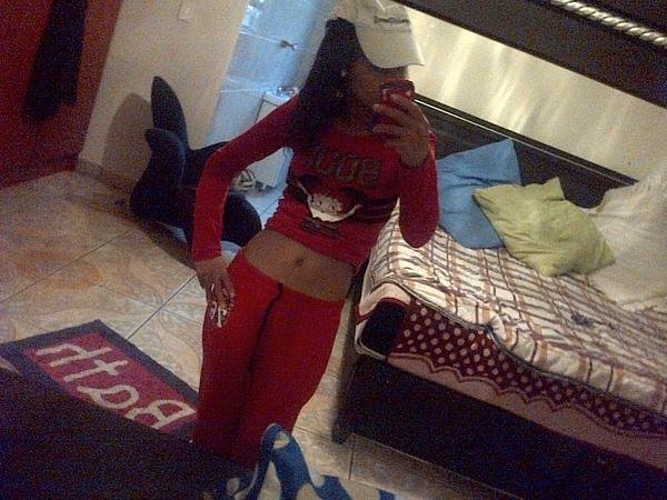 I am a down 2earth girl I like 2dance and play hockey I like 2have fun