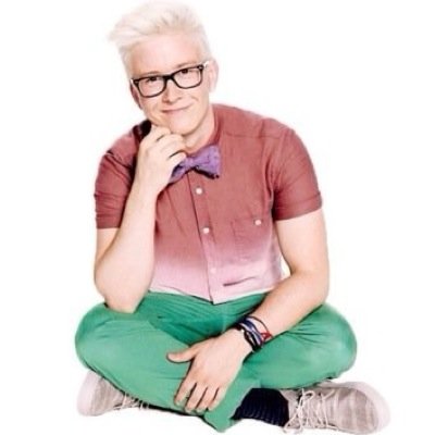 ♡ Tyler Oakley loves you, I promise. ♡ Tweeting fans to let them know their idol loves them a lot and appreciates the support.