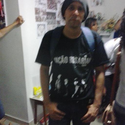 Sou aquele que um dia vai entrar em sua vida e te fazer feliz eternamente
Sou como anjo, sou Fabiano Medeiros da bahia de Sao Salvador