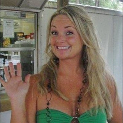-Fierce in the kitchen 🌶🔪-Serve God & my Man -Trilingual/English,Cajun French & Sarcasm
-Expect PC? Sorry, you landed on the wrong branch
  -Both parties suck