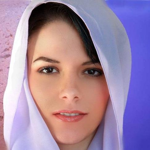 أنا النور المبين ولا أكنى, أنا التنزيل يعرفني ابن فني