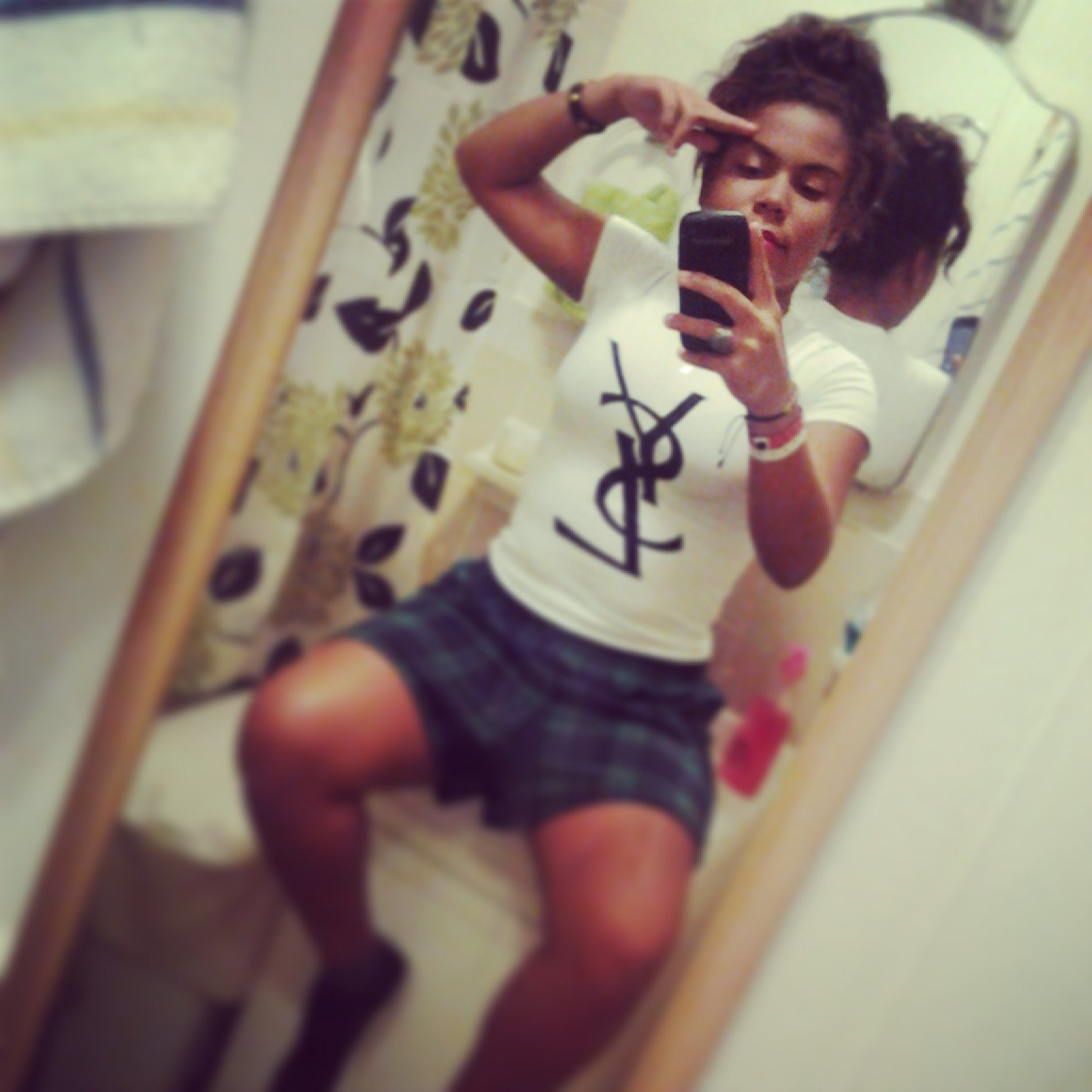 Hahaha love and peace Mua INSTAGRAM : ysabelle_very Whatsapp ~ 1 201 682 7978 ;)  jiji Muah Igual love Bob Marley SKateboard