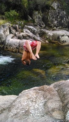 Vivimos en un mundo donde yonkis y locos conviven, donde todos tienen droga pero nadie papel. || Yo soy feliz si tu eres feliz, 01012011.