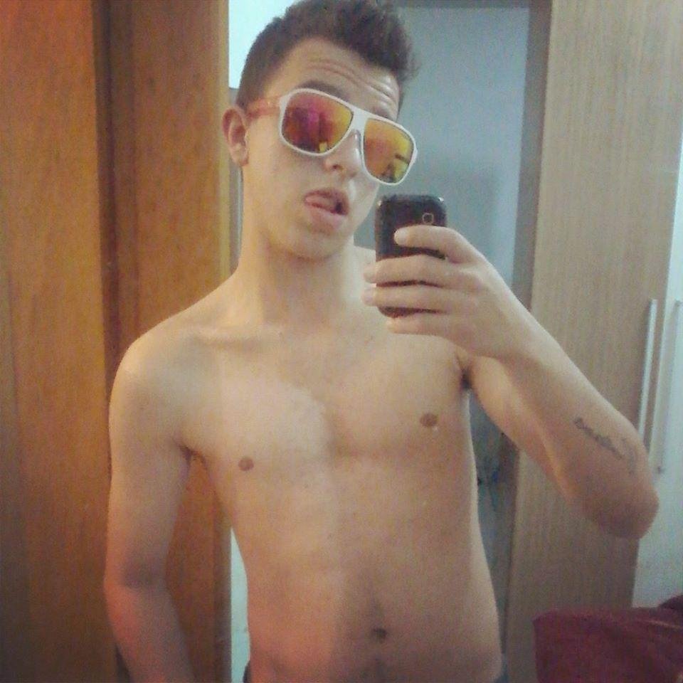 Dó, ré, mi,fá, solamento nao tenho tempo para ficar triste bora ser feliz hoje,amanha e sempre !! ^_^