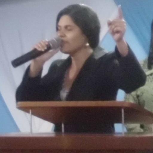 Ministra de louvor, esposa de Alexandre lopes músico.
Filha do DEUS altíssimo!