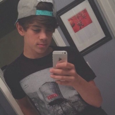 FOLLOW @NICOTINEJACOB OR I UNFOLLOW UR THOTASS (im sorry)