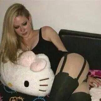 eu so fas da avril lavigne
unica cantora mora heart avril lavigne