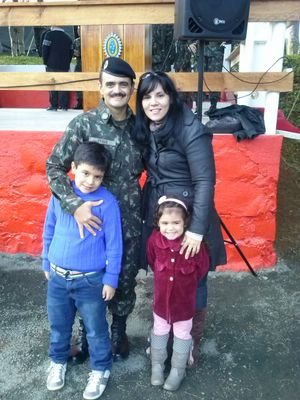 Sou casada  há 12 anos c o Italo e temos 2 filhos. Servimos a um Deus Vivo e Fiel que salva, cura, liberta e Te ama demais. Ele morreu por vc.