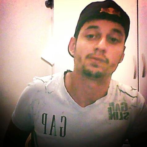 27 anos, apaixonado por violão, futuro fisioterapeuta e amo minha família e amigos.