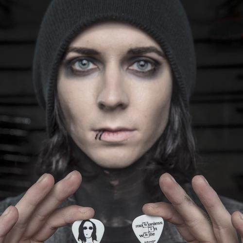 I play guitar in Motionless in White. I won't pretend that, I'm not a victim of a world that will not listen. Cuando sea grande quiero ser como Gorkan.