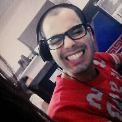 Siempre happy, un GPS malicimo , y super adicto al chocolate, dicen las malas lenguas que la maldad no me dejo crecer