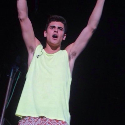 PLEASE FOLLOW @smileygilinsky_ BECAUSE SHE JUST GAVE YOU A FREE FOLLOW AND GOALS. JUST ASK FOR A FBACK