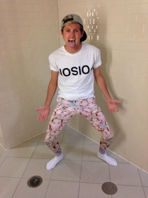 ᴵᴰ*ˡᶤᶬᶤᵗᵉᵈ ᵉᵈᶤᵗᶤᵒᶰ tweets*ᴵᴰStill young bout to Be living my life free. Being mrs horan ofcus. Rainbows plus sunshine makes music. ♬.