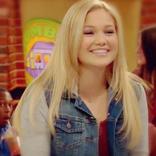 se fuerte como kim crawford , valiente como skylar lewis y divertida como  lindy watson pero sobre todo ama como oliva holt. ♥