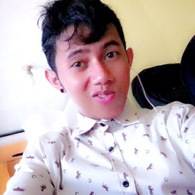 Selalu menjadi diri sendiri gak perlu jadi orang lain....