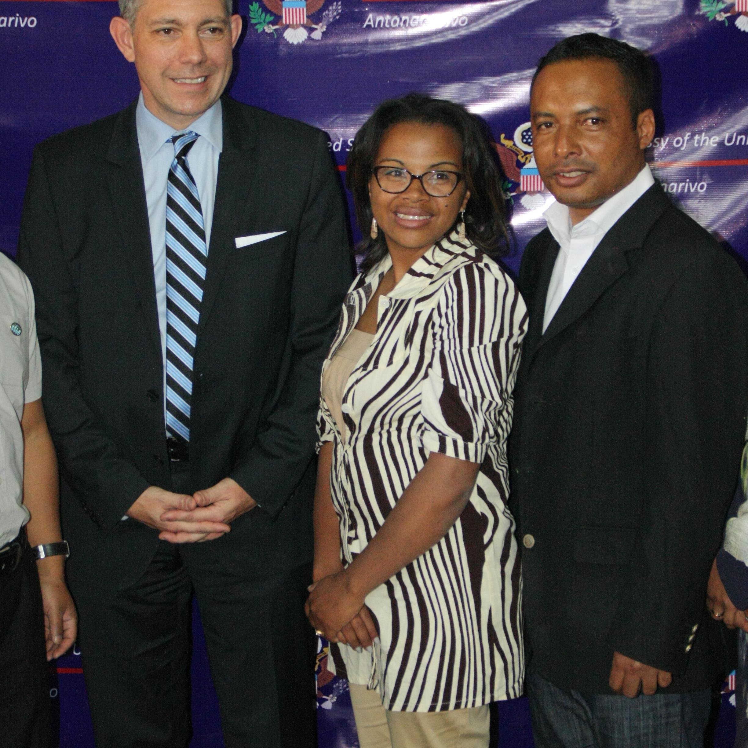 a concept aiming at giving young scholars aged under 24 years opportunities to share their visions and constrains with Malagasy officials on TV