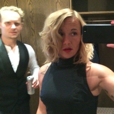 Frau_S02's profile picture. Boxt sich im Auftrag der NRWSPD durch Presse, Medien und Politik und abends dann durch den Ring!