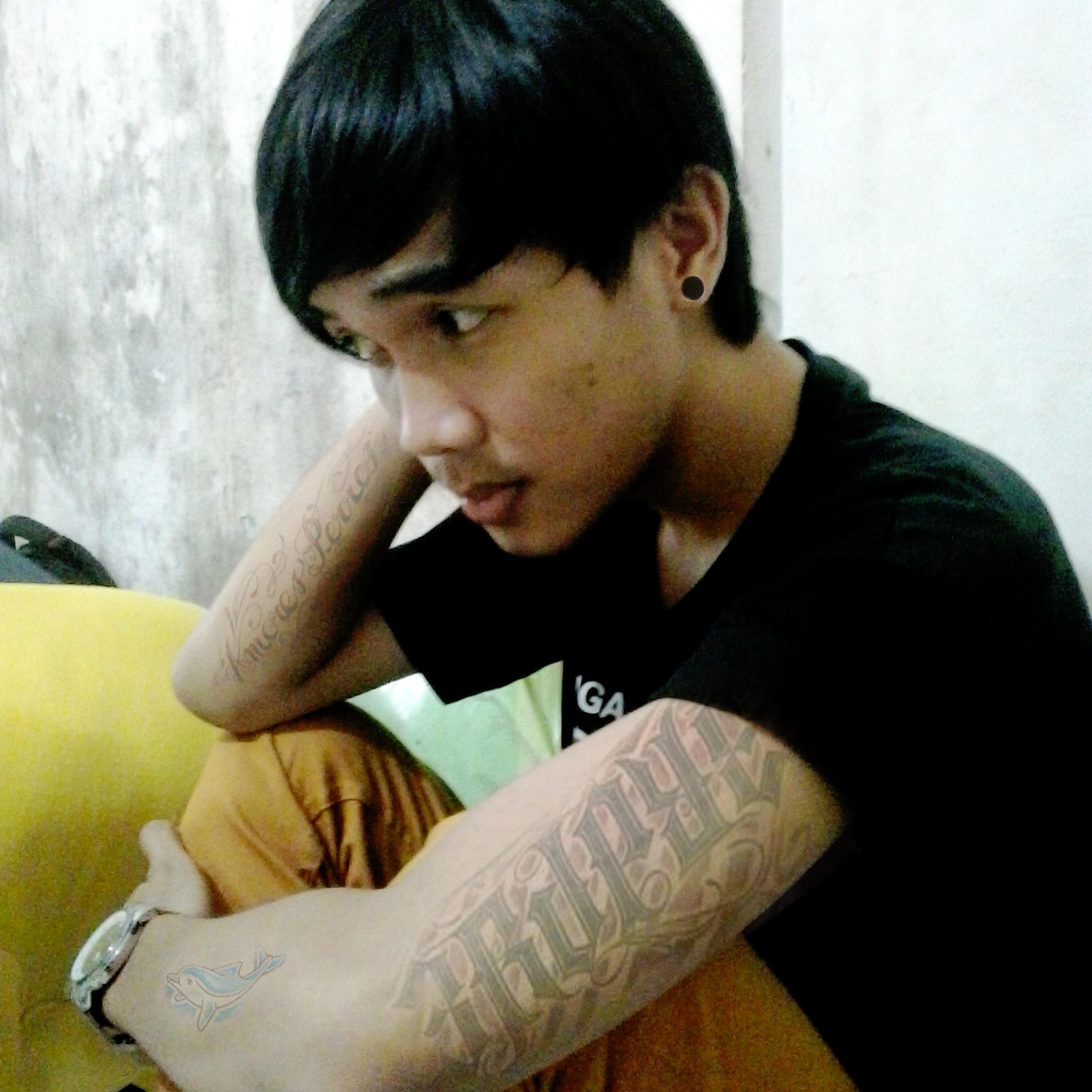 r_zalman's profile picture. hidup kayak kunang2 selalu bersinar saat gelap aja,..kalo kunang2 bersinar di siang hari pasti kunang2nya kesiangan,,xexexe