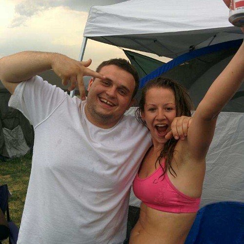 Names Kyle, 21 years of age, love music, love beautiful women, love raves yaayyyyyy!!!