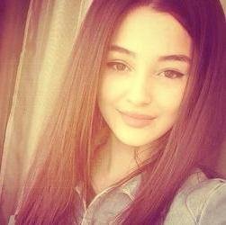 I love Group One direction, 5SOS, The Vamps , Nirvana .Favorite singer Demi Lovato! Rihanna, Beyoncé. Love to play the guitar. I LOVE K-POP