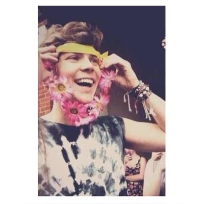hi! ✖️@sugarplum_luke ✖️ gave you a free foloow so go follow her thx and i lub you.