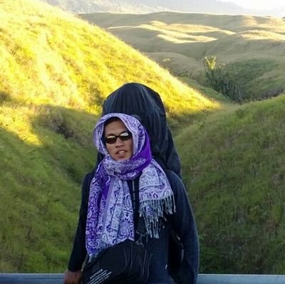 jangan pernah salahkan orang lain karena mengecewakanmu, salahkanlah dirimu sendiri karena berharap terlalu banyak pada mereka. Soeharto, 1988