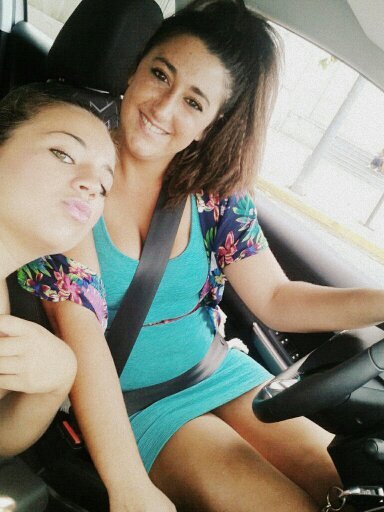 mariabazo95's profile picture. 