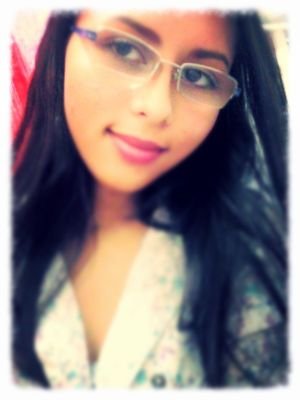 Eu sou assim Amiga,Carinhosa,Chata,Divertida,Alegre e Simpática.