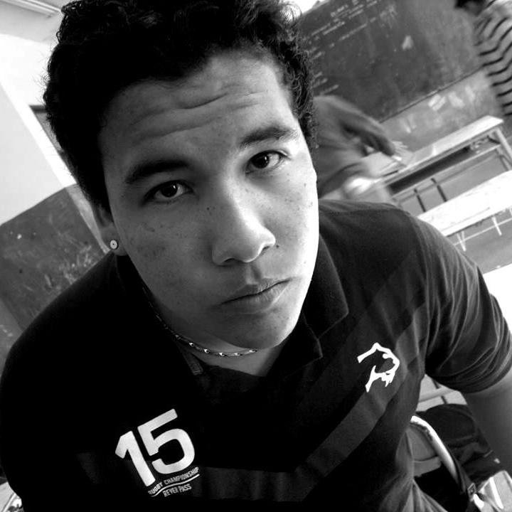 Hola soy Andres lavo, plancho, cocino y soy re facil :p (whatsapp: 1166685098
