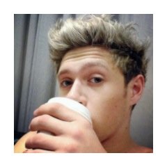 ton idole t'aime, tu mérites de le renconter, de lui dire je t'aime, de le prendre dans tes bras et ne plus jamais le lacher. || your sincerly @jtmfdpxniall ||