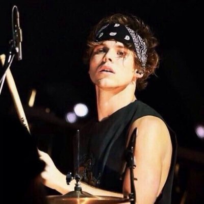 @rainstormlirry just gave you this free follow so go follow her and ask for a follow back!!!!! two follows for the price of one!!!!! x