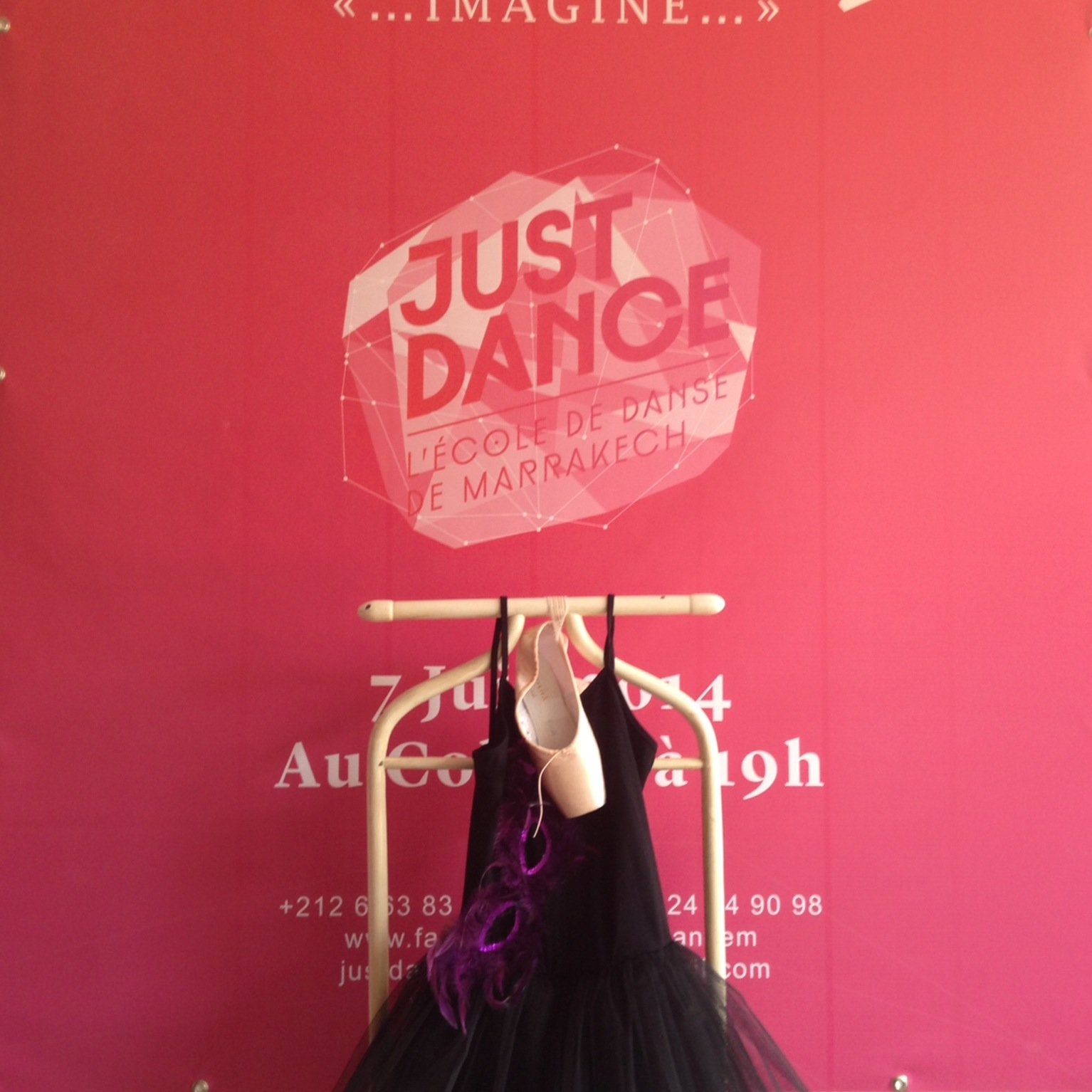 JUST DANCE