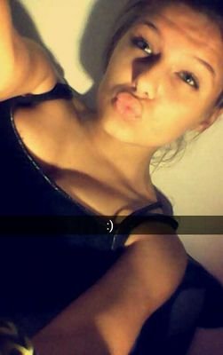 My names alexis i love food im 14 and anything else you wanna know kik me Dream_Maxwell