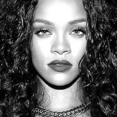 The best content for the best fans of Rihanna. Come Check all of # 1 hand.