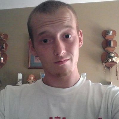 19yrs old. Single. snap- rebelhunter18 kik- TlN24. hit me up if ya wanna know more!