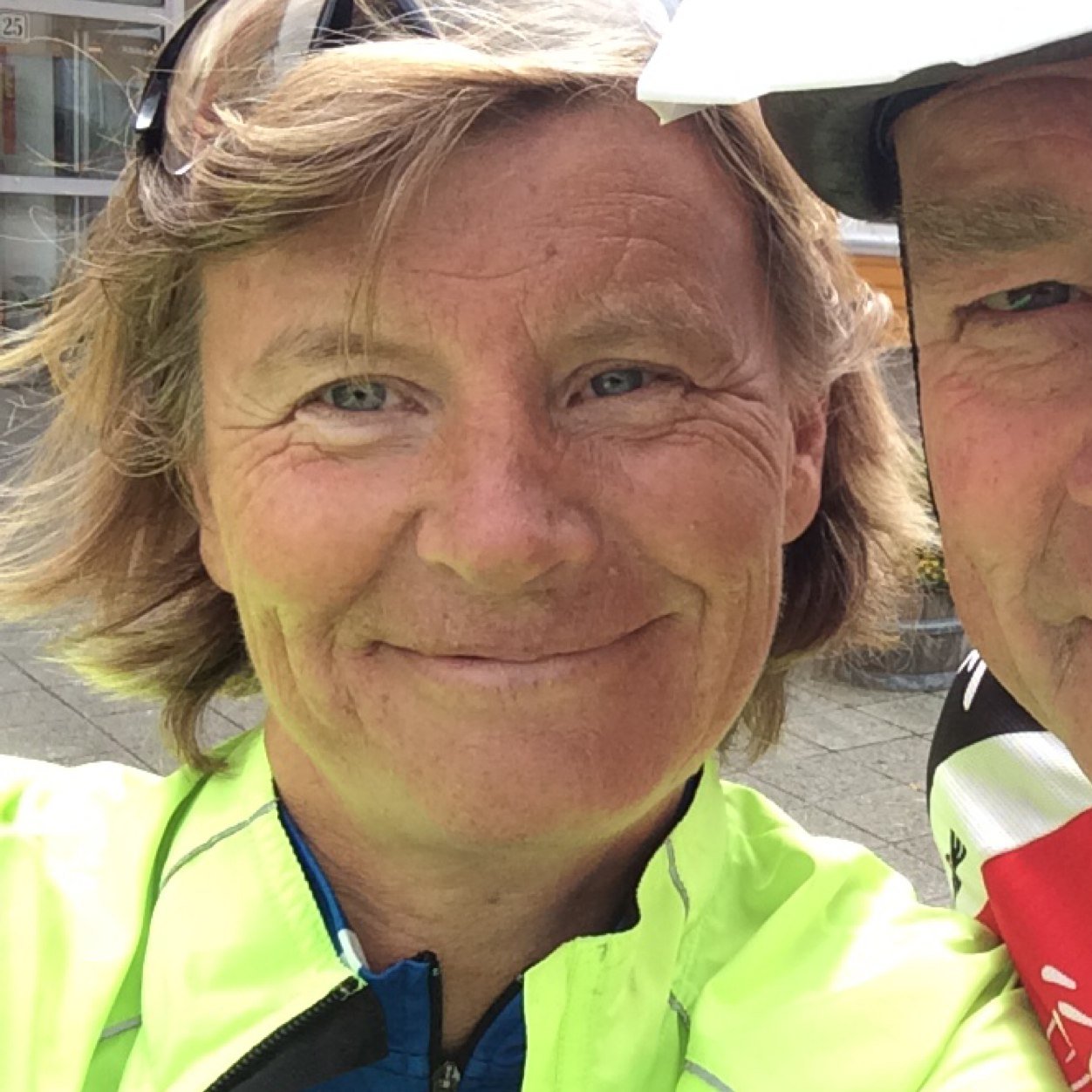 Journalist i Bergens Tidende. Korsanger, sauesanker, padler, syklist, løper og glad i sofaligging. #liveterbestute