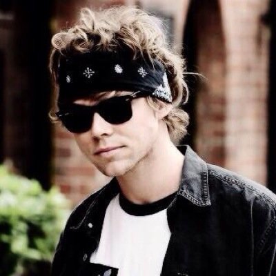 ✧*:･ free follow from @funkclifford ✧*:･