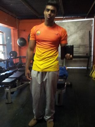 speedster,love playstation,very social,like gyming, love soccer, play rugby n cricket from time to time