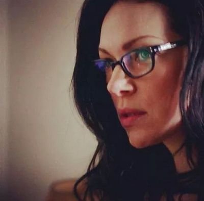 alot of books | shailene woodley | laura prepon | | tatiana maslany | oitnb | ob | carmilla
