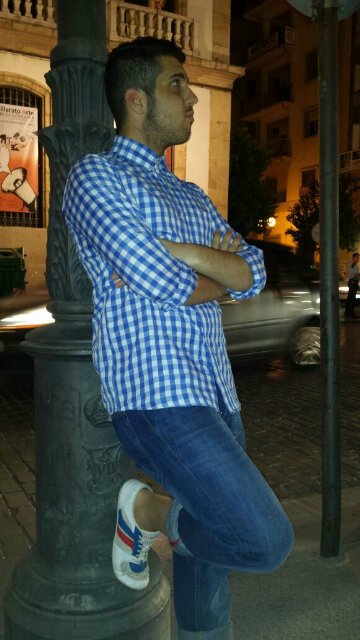 Orgulloso de ser cordobés,6 años de RRPP,Camarero,taurino,futbolero y Costalero 
 una frase : Porque quiero , puedo y debo