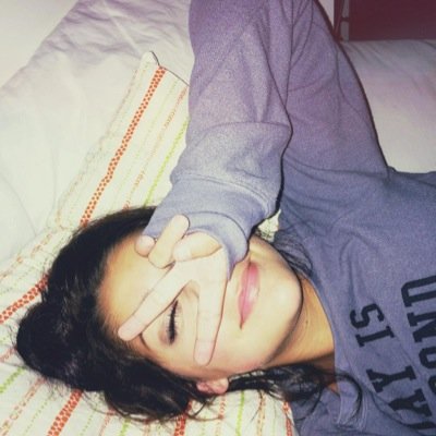 Hiii! I'm Leslee I like to play sports, video games and eat. ||