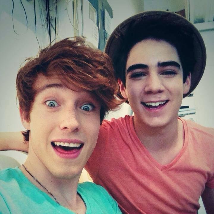 jos mi cinaferonte ,kendall mi empanaro ,alonso mi hada madrina ,james mi ardilla cachetona ,bryan mi piter pan ,logan mi batman y freddy mi taco , cd9 y btr