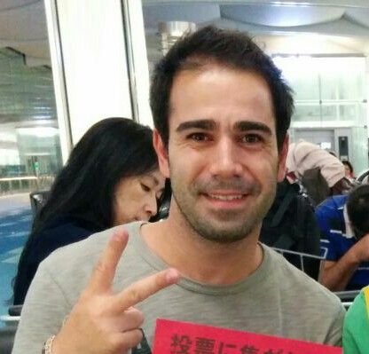 Periodista. M'agraden els esports, les TIC i aprendre. No dic res de transcendent i consulto el diccionari.