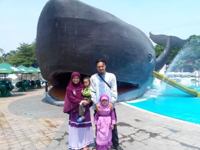 selalu bahagia disamping orang orang yg kucintai......
