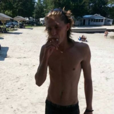 Wats good my names cody im 23 from youngstown ohio hmu
