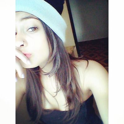 Fria em um dia , meiga no outro .. prazer , eu. :)