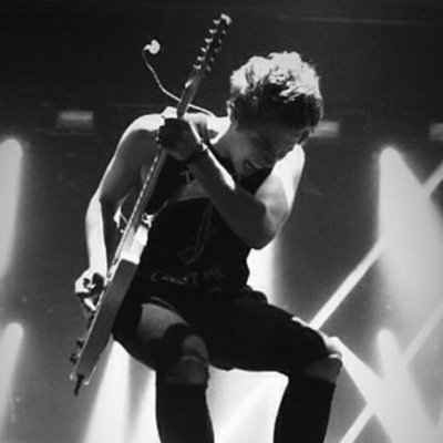 LUKE IF YOU SEE THIS PLEASE FOLLOW MY MAIN ACCOUNT @rxckIessniall ♡♡♡♡♡♡ also this is a free follow given to you so please follow that account!! tysm☻