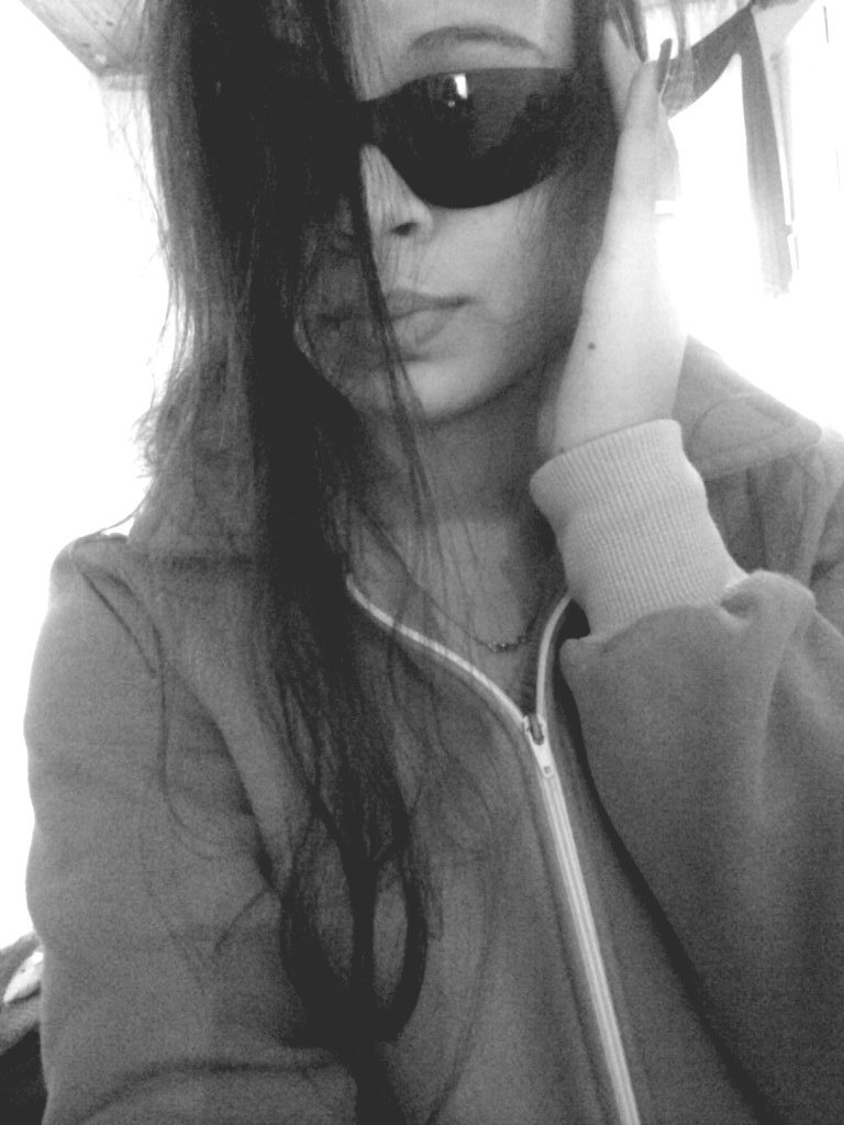 Instagram== @biiiia_leme