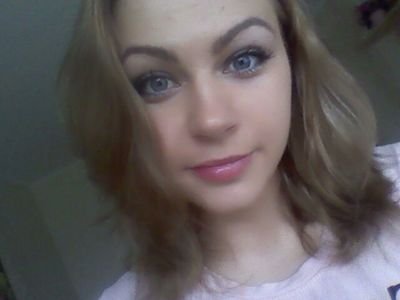 richivikki8's profile picture. 