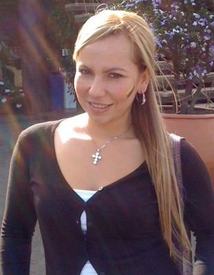 Comunicadora Social. Con postgrado en Educación y Magister en Planeación para el Desarrollo.